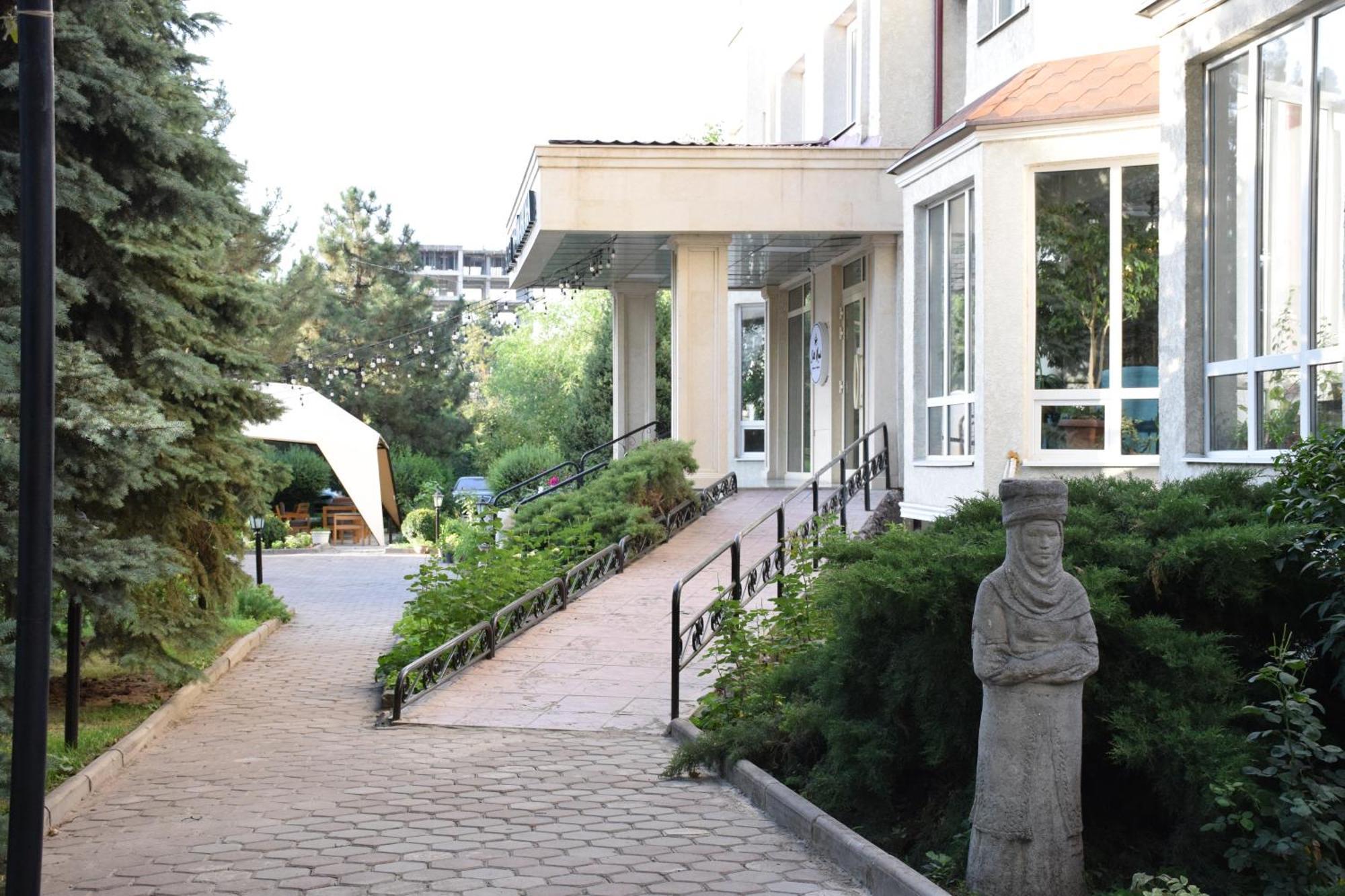 Silk Road Lodge Bishkek Exterior photo